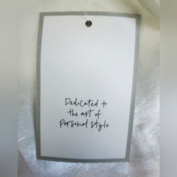 Calligraphie satin white blouse with gold buttons size Medium - Picture 6 of 6